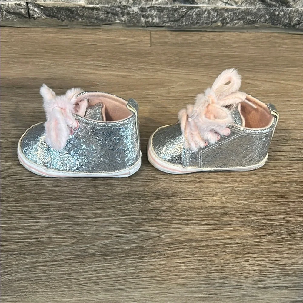 Rising Star infant 9-12 month Glittery Silver‎ and Pink Shoes